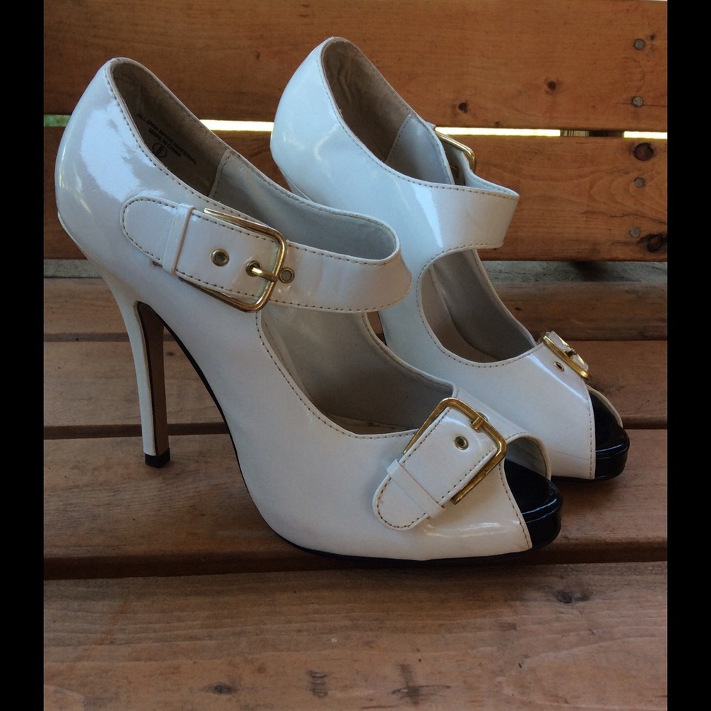 White gold detailing buckle heels
