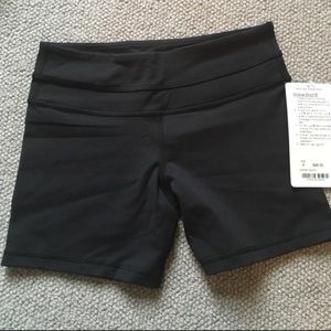 🆕 Lulu lemon groove shorts size 4