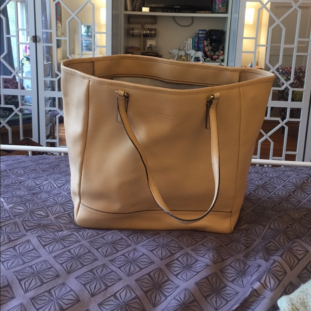 Coach Saffiano City Tote in Nude
