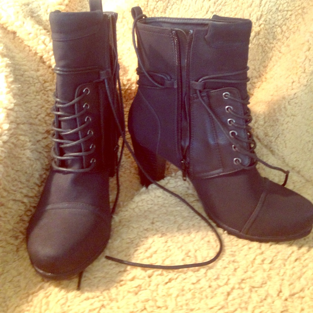 IHeart Collection low Lace-up boot
