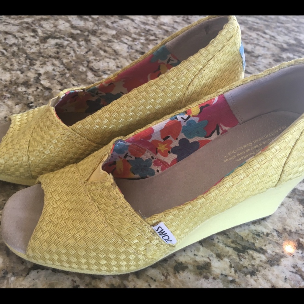 Toms peep toe wedge