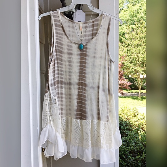 LAST ONE Beautiful taupe tie dye lace detail top - Picture 4 of 4