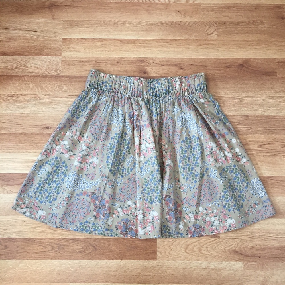 ❗️LAST CHANCE❗️H&M Floral Skirt