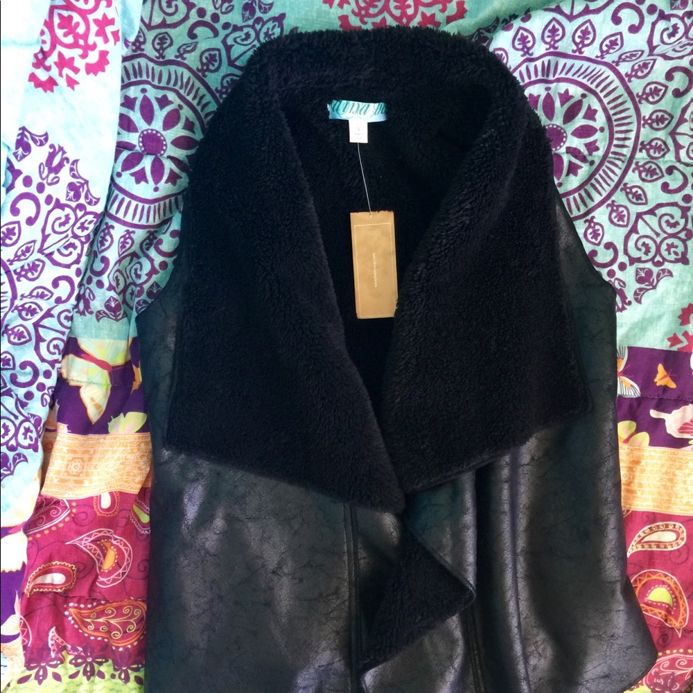 Francesca's Collection BNWT Faux Fur vest sz small