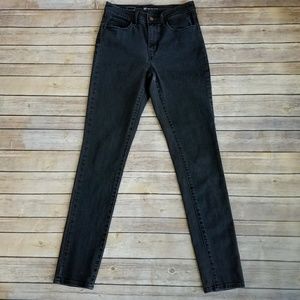 Levi's Dark Wash High Rise Skinny Jeans (27)