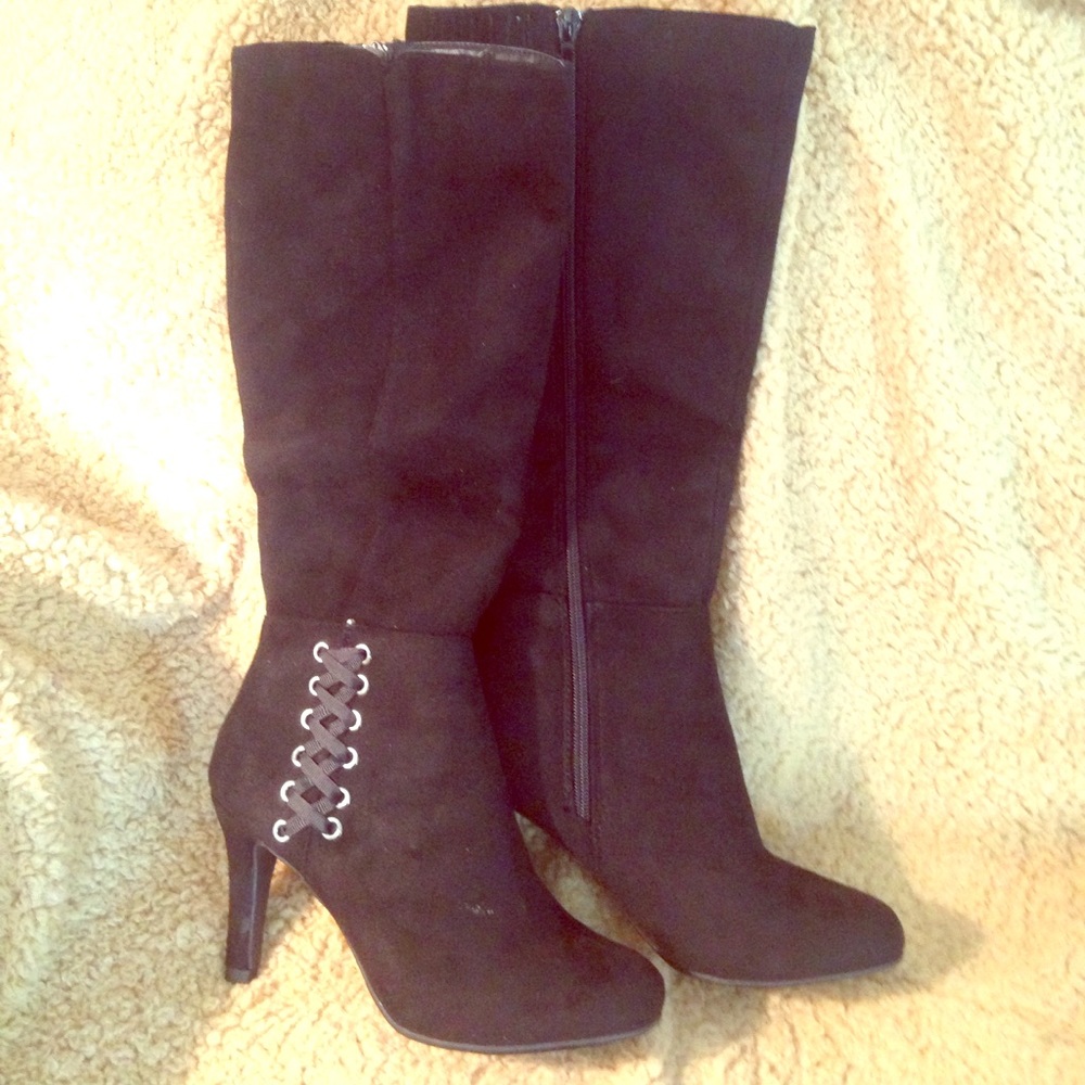 Romantic Cinch Heeled Boots