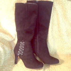Romantic Cinch Heeled Boots