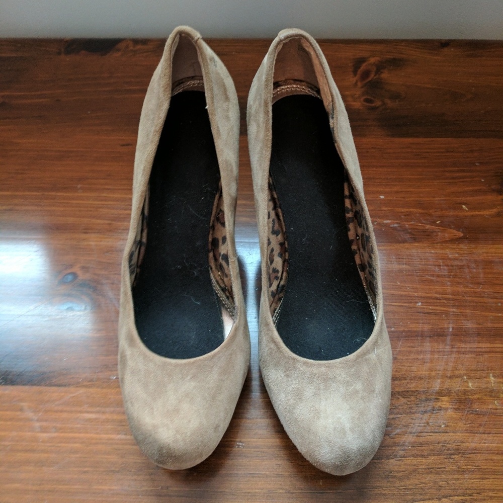 Chinese Laundry beige heels