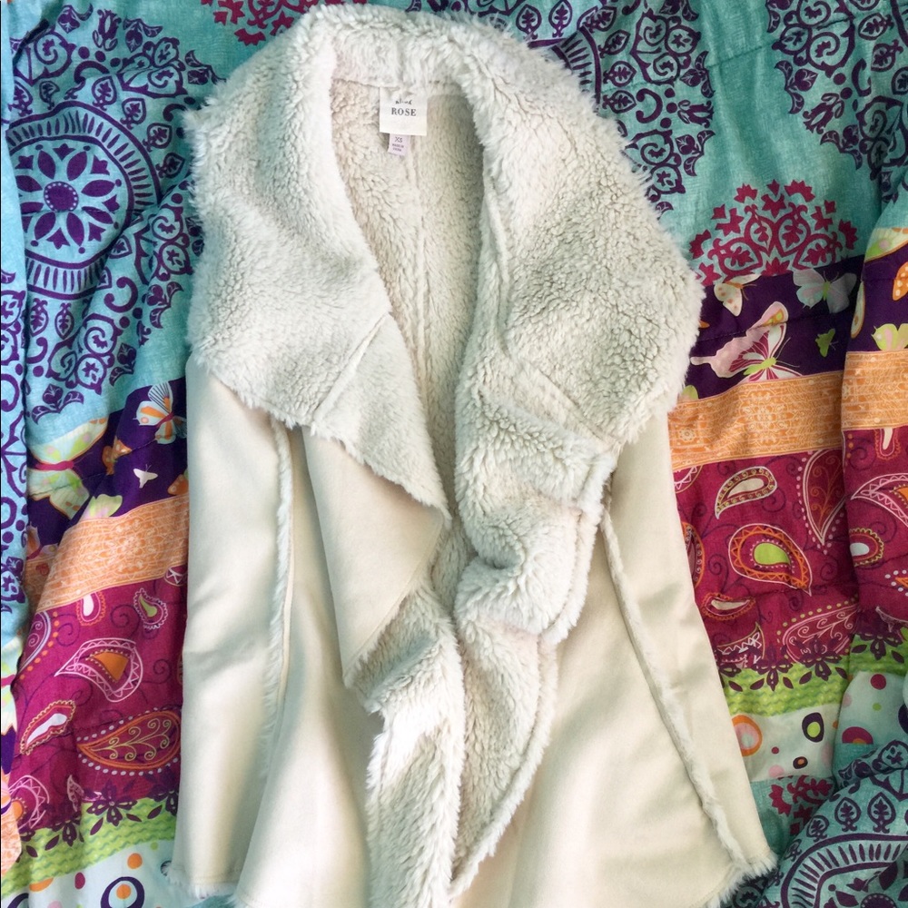 Knox Rose Faux Fur Vest NWOT sz Small!