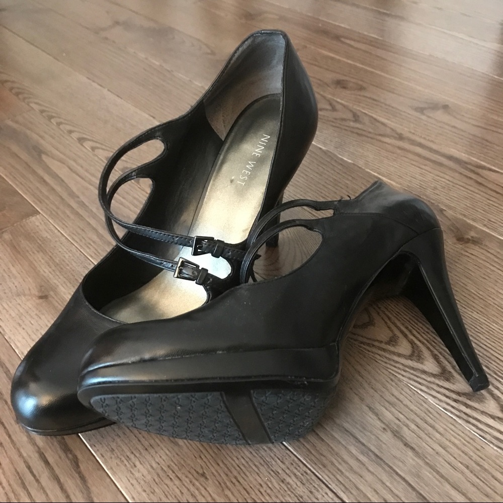 Never worn Nine West mini platform Mary Jane