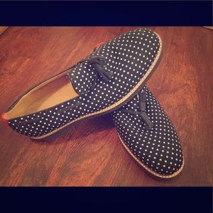 Polkadot dress shoes with ribbon lace