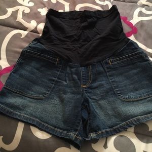 Maternity shorts