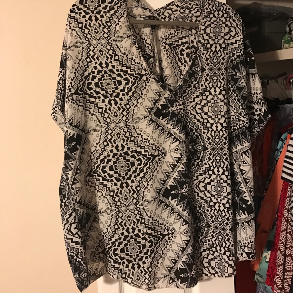 Pretty black & white shirt. NWOT soft comfortable