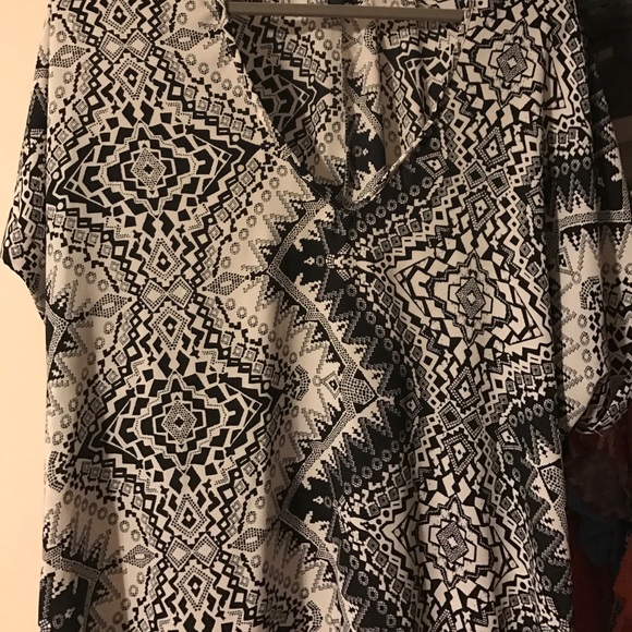 Pretty black & white shirt. NWOT soft comfortable - Picture 2 of 3