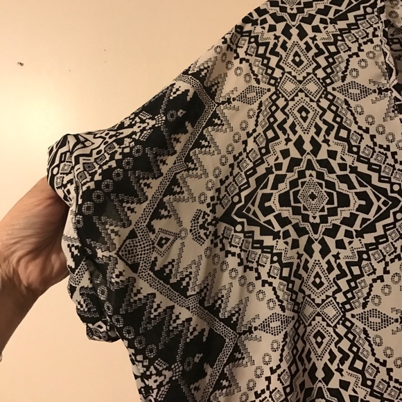Pretty black & white shirt. NWOT soft comfortable - Picture 3 of 3