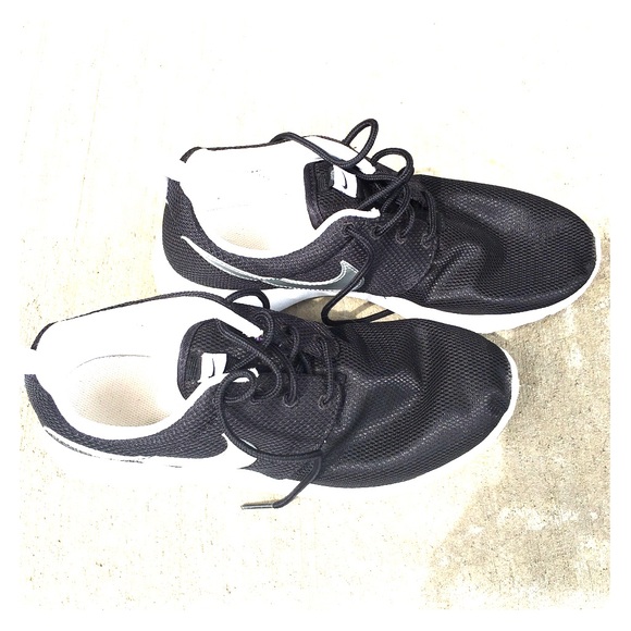 Nike - Picture 1 of 2
