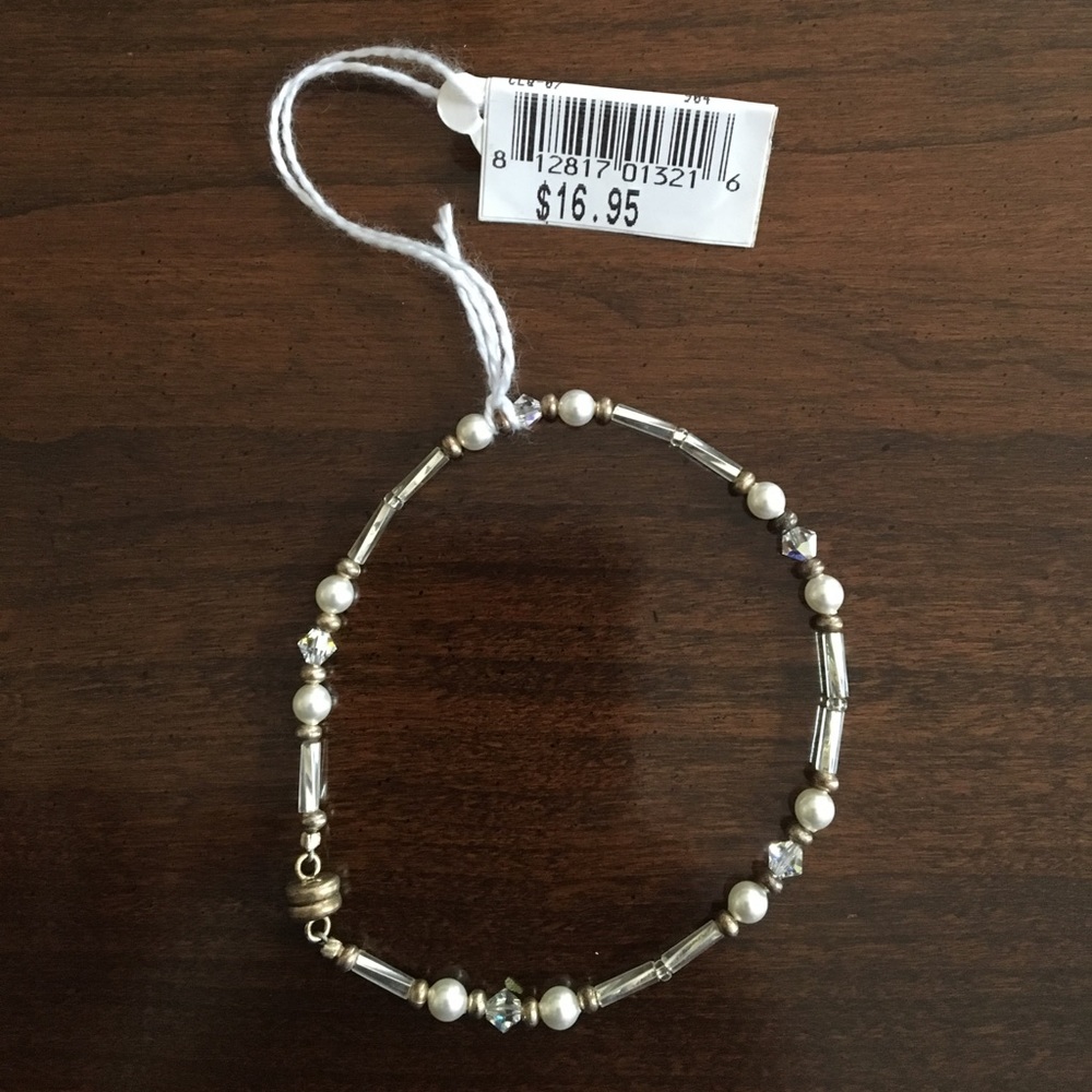 Pearl and clear beaded bracelet