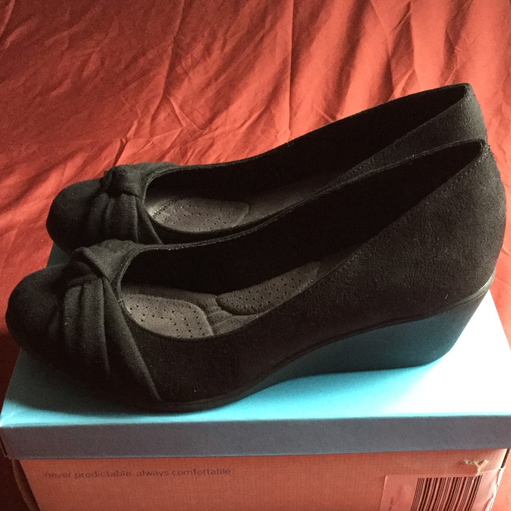 NWOT FLEX SHOES