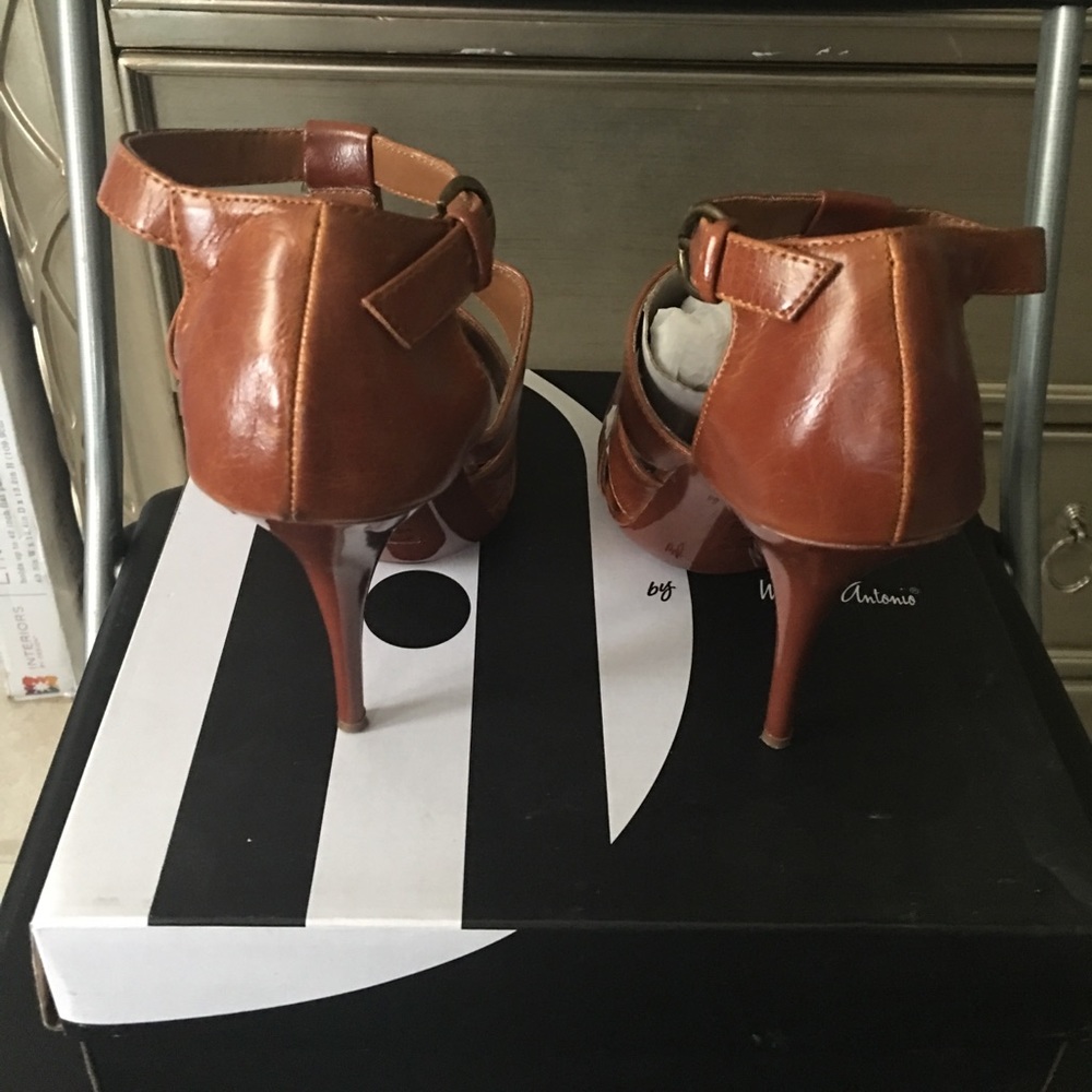 Heels - Picture 3 of 3