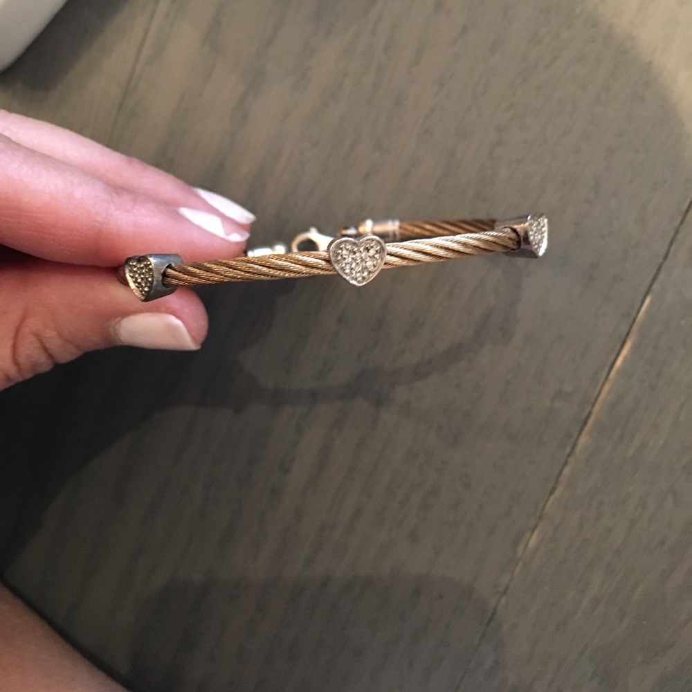 Gold cold bracelet with silver hearts