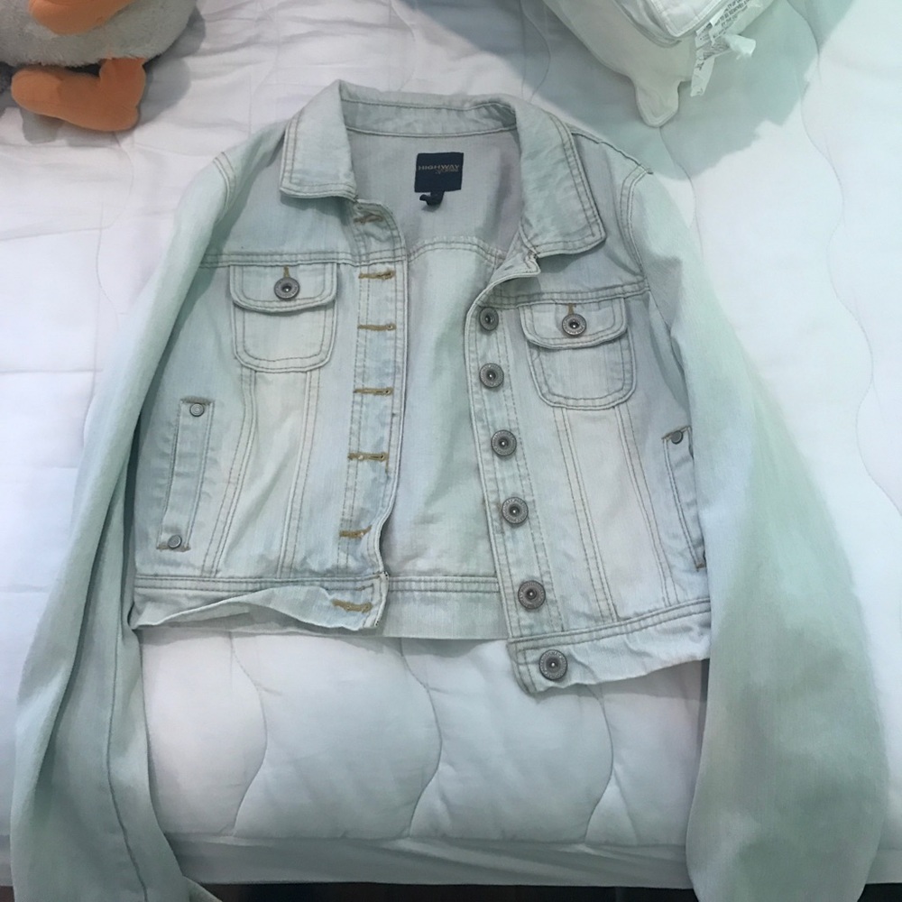 LIGHT BLUE JEAN JACKET