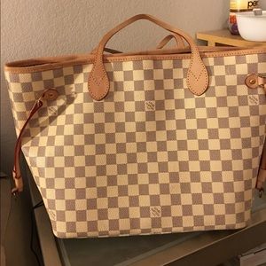 cute checkered bag!!