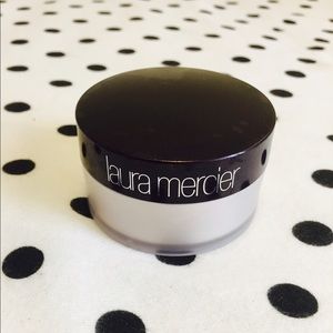 Translucent Laura mercier loose setting powder