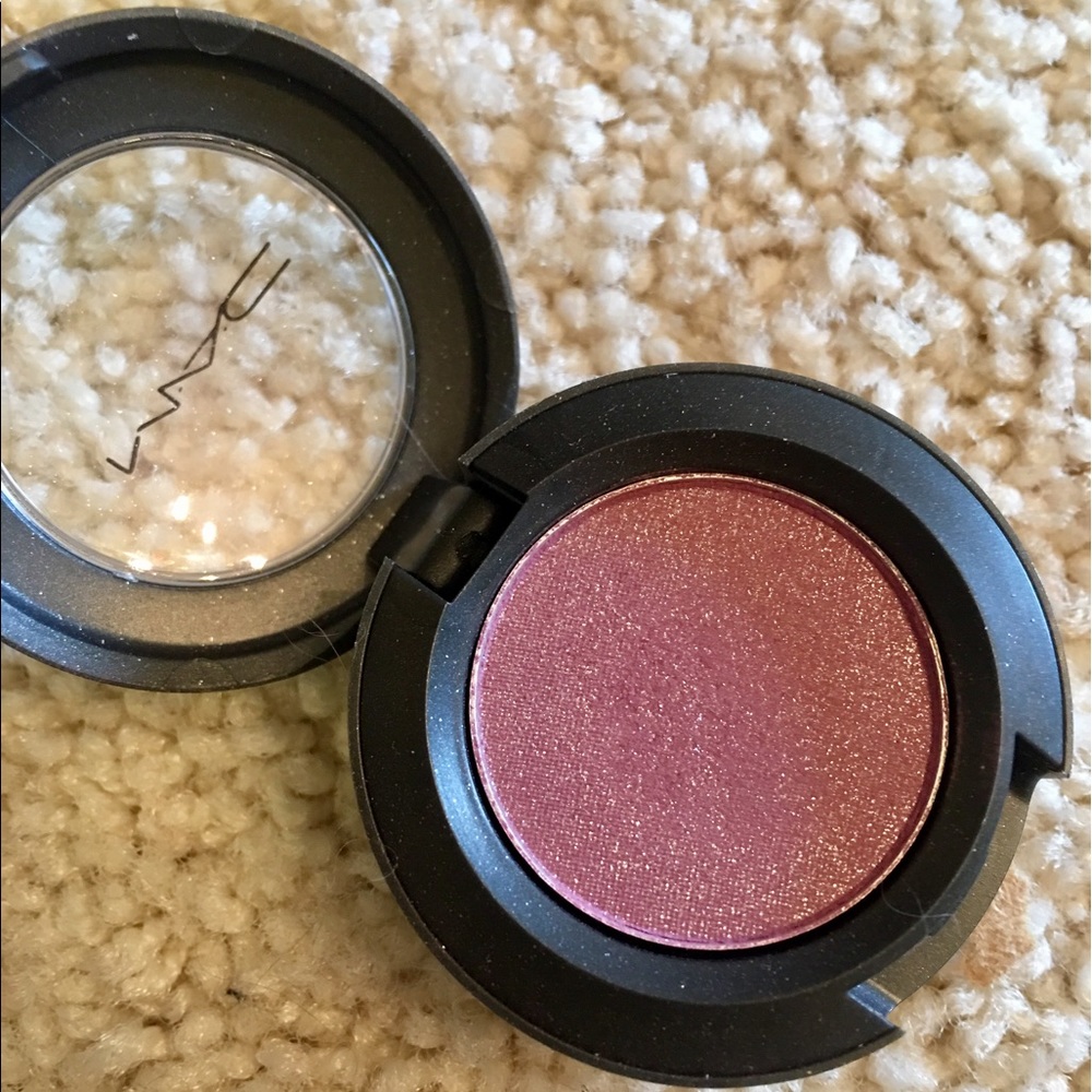MAC Cosmetics eyeshadow in Zeal discontinued
