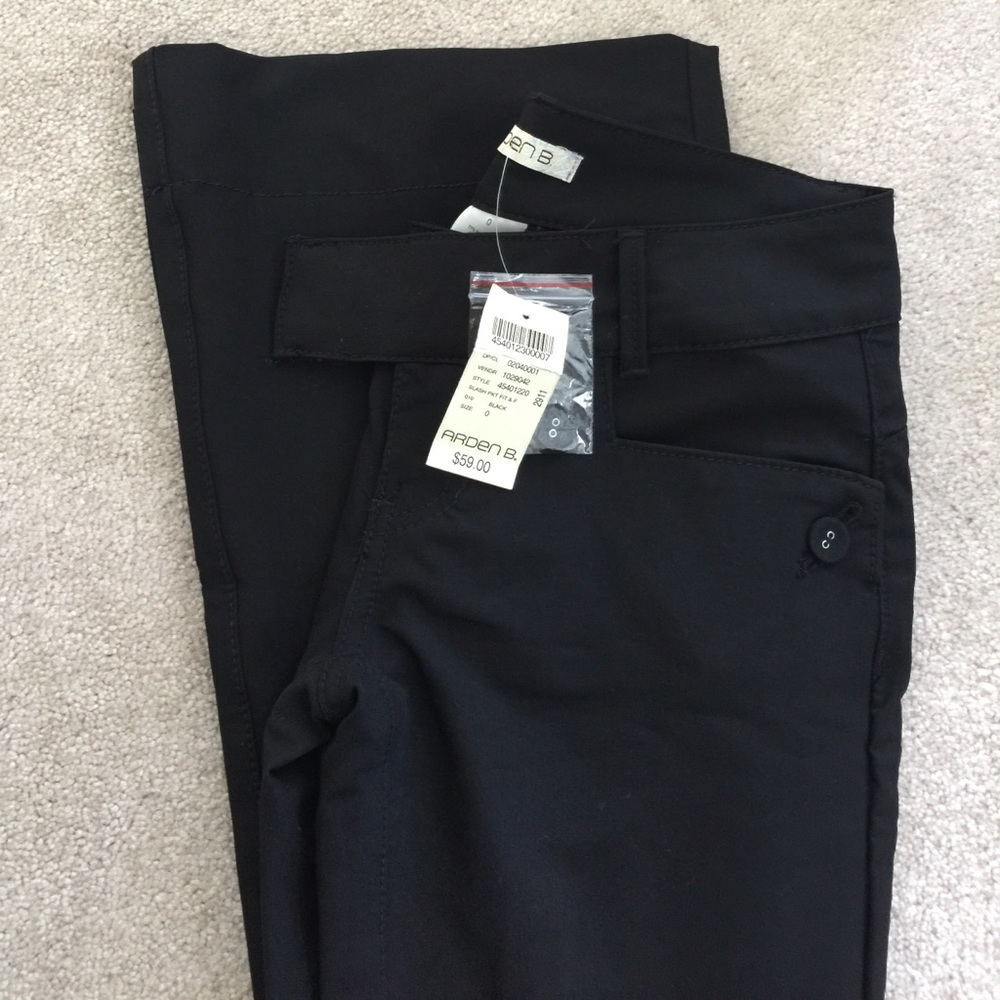 NEVER WORN: Arden B. Size 0 black slacks.
