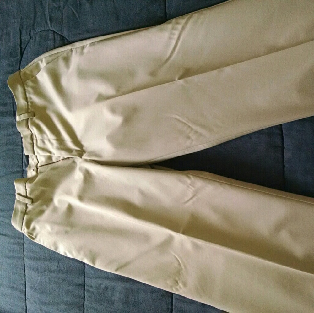 Dockers 32x32 khaki pants
