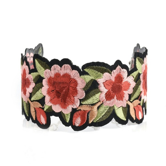 Sexy & Stylish Embroidered Floral Choker - Picture 2 of 6