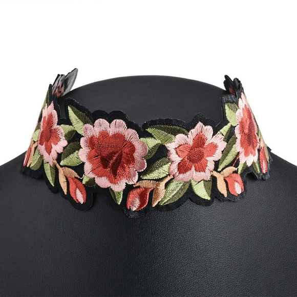 Sexy & Stylish Embroidered Floral Choker - Picture 3 of 6