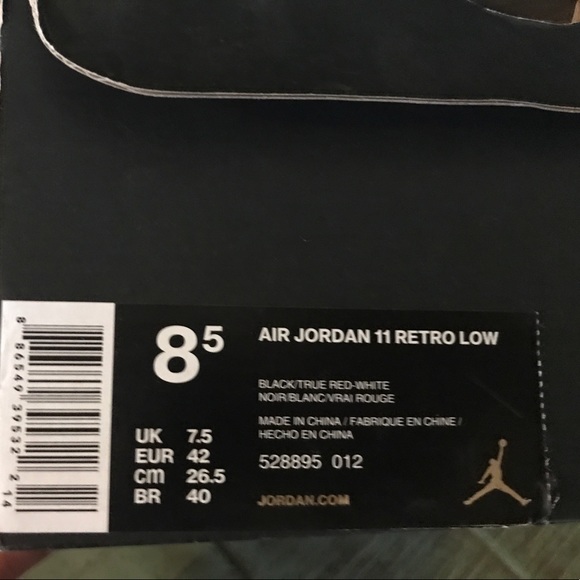 Air Jordan 11 retro low 8.5 - Picture 3 of 3