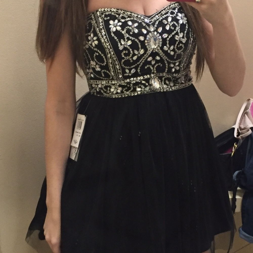 Black strapless Bee Darlin formal 5/6