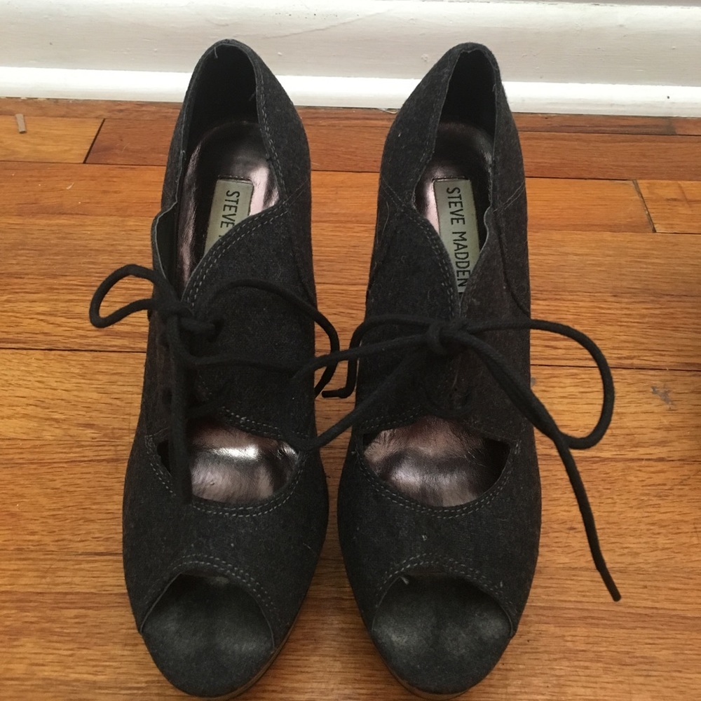 Steve Madden Peep toe oxford platforms.