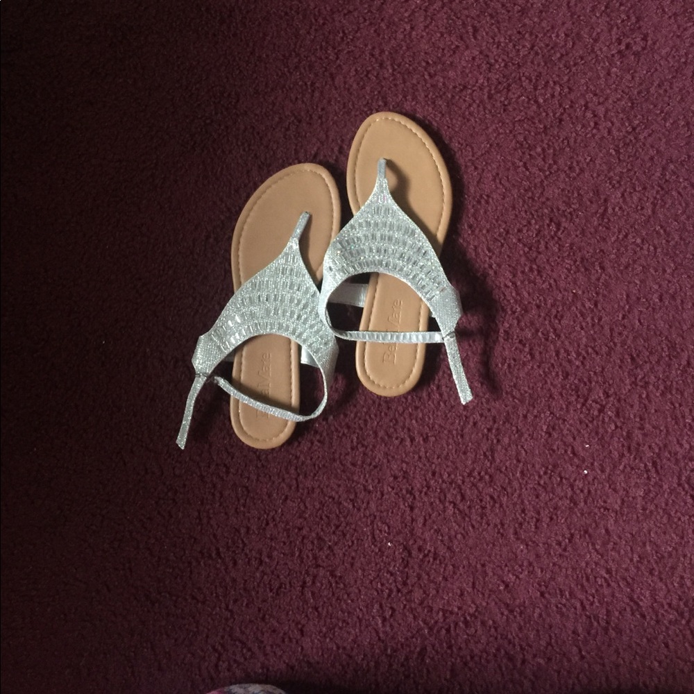Cute sandals!