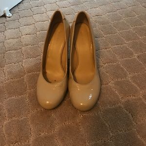 Nine West Patent leather beige wedges