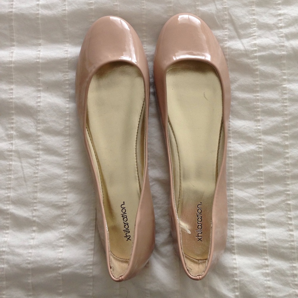 Beige flats NWOT