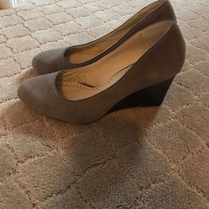 Adrienne vittadini suede wedges