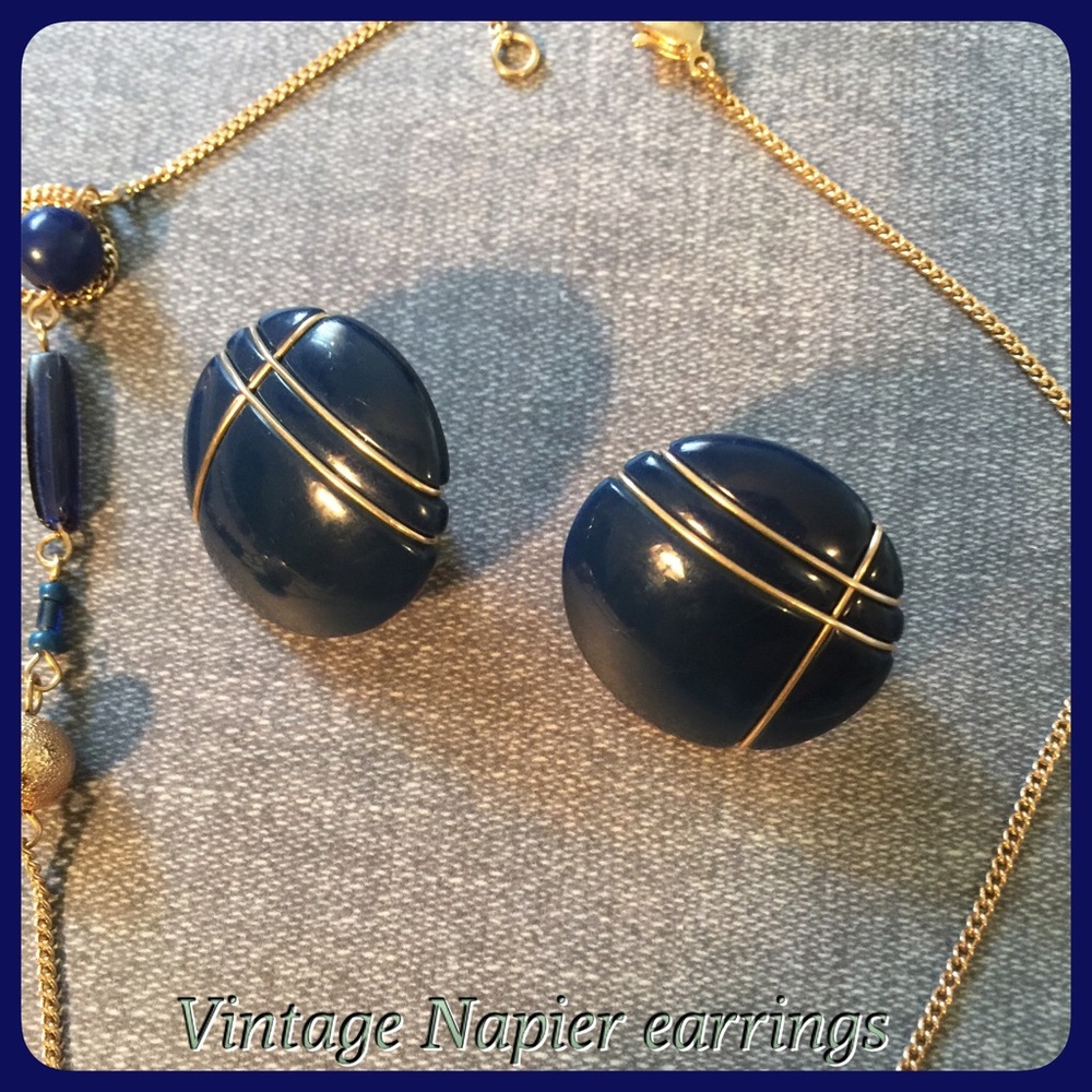 Vintage Napier Navy blue pierce earrings #100