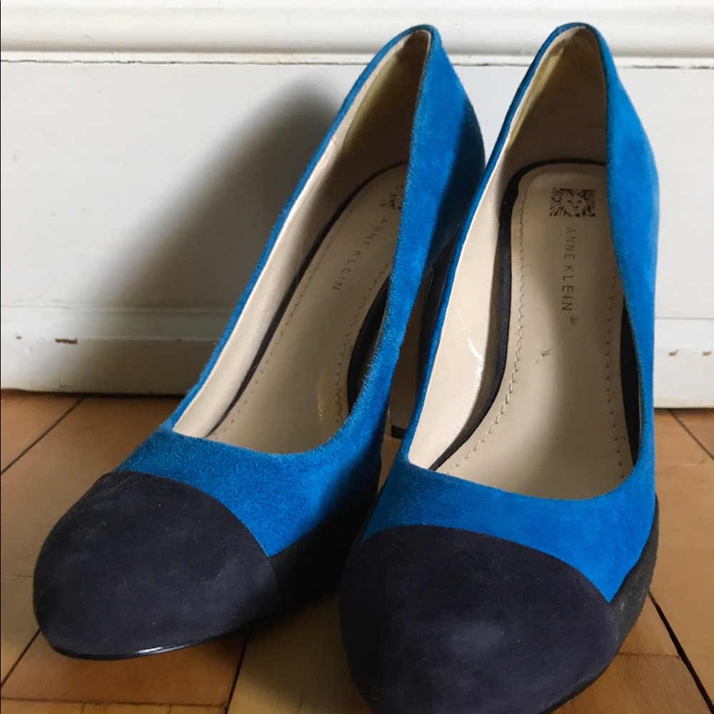 Anne Klein suede heals size 7.5