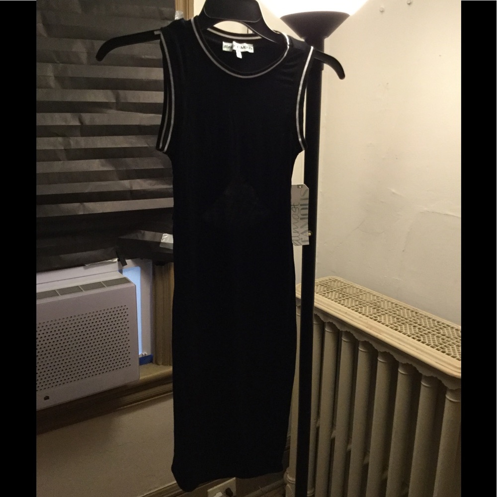 🖤NWTs Black Cut-Out Back Dress