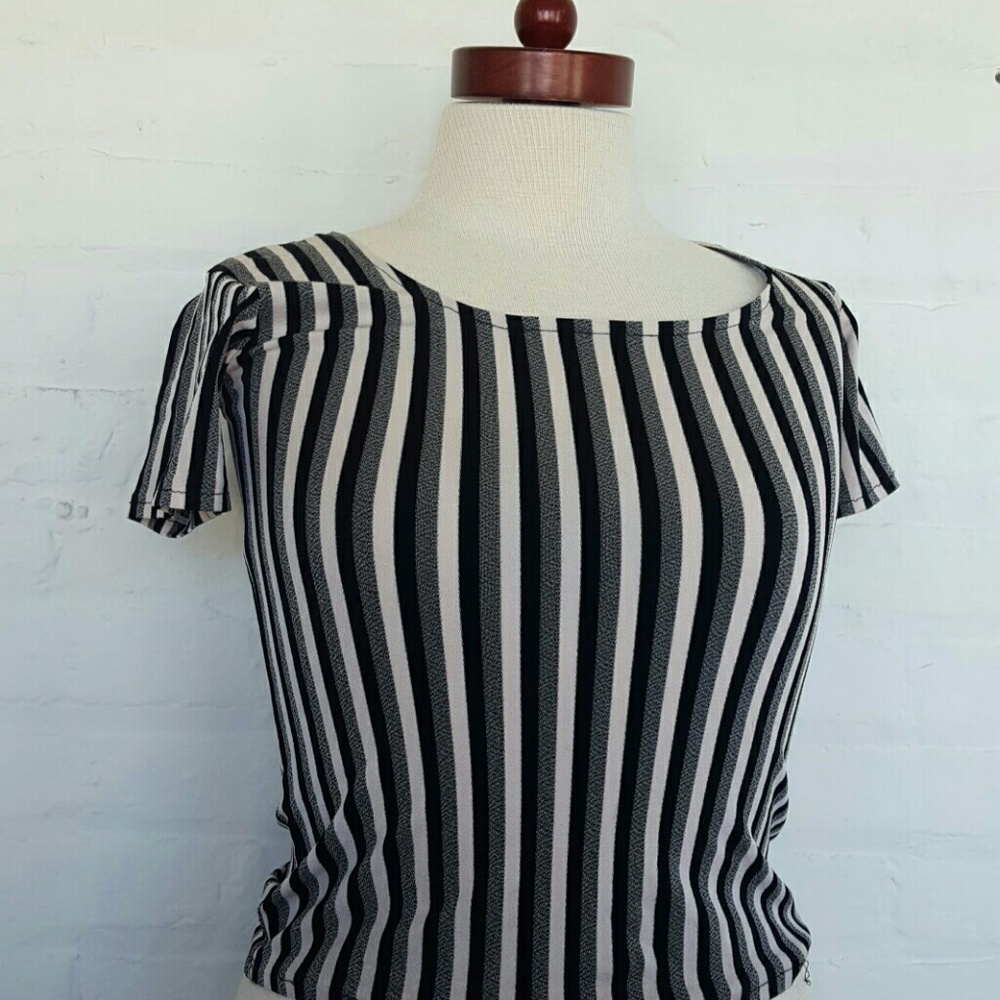 Striped Crop Top - Picture 2 of 4