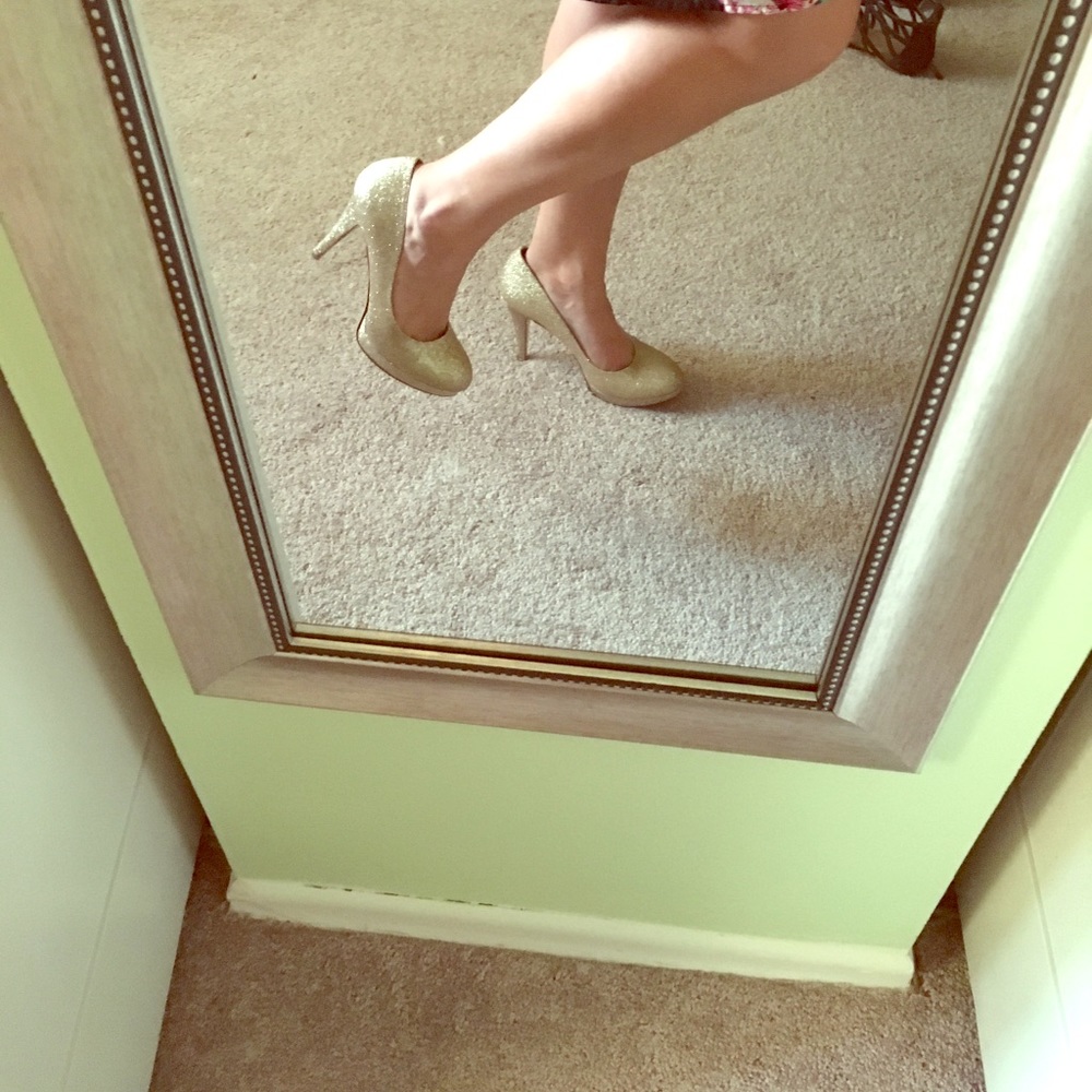 Gold sparkly heels - Picture 2 of 3