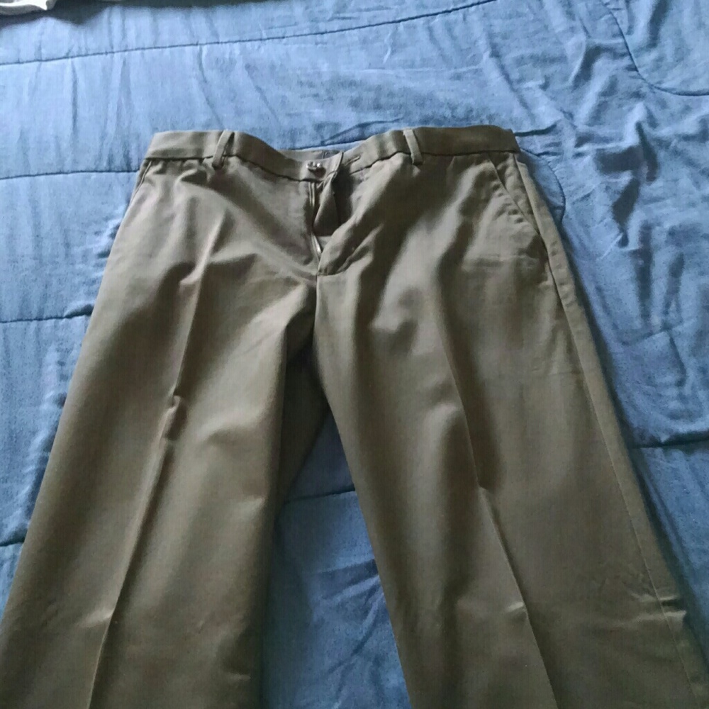 Dockers 32x32 khakis