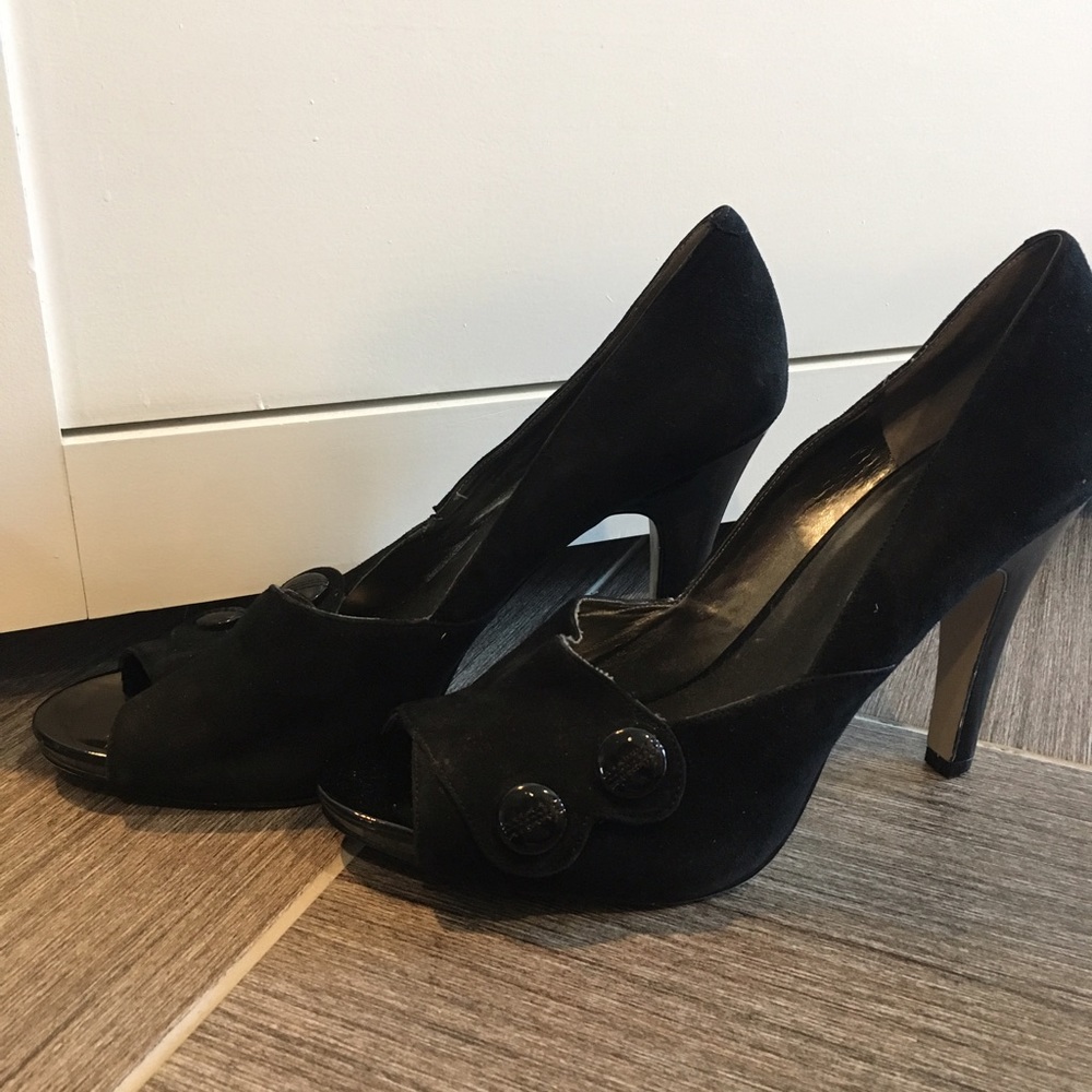 Suede button detail heels