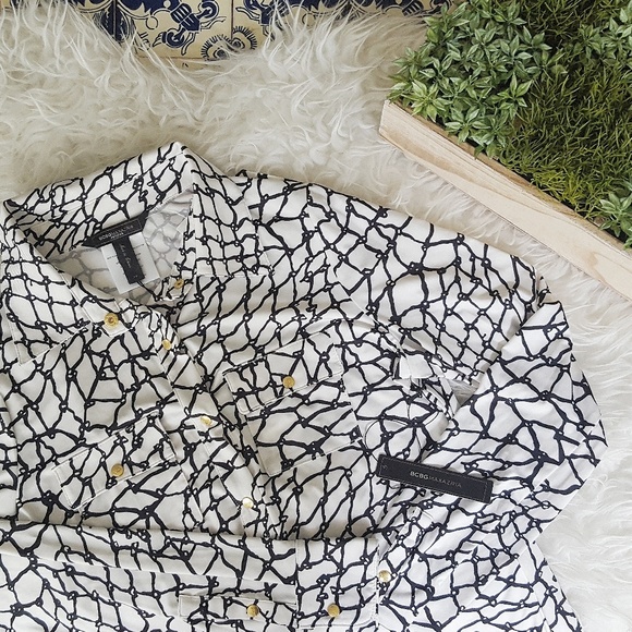 BCBGMaxAzria Tops - BCBG MAXAZRIA white and black patterned top