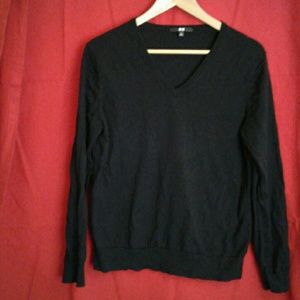 Uniglo black pullover sweater