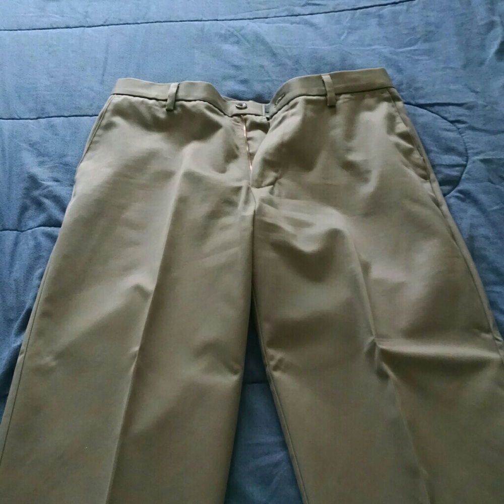 Dockers 32x32 khakis