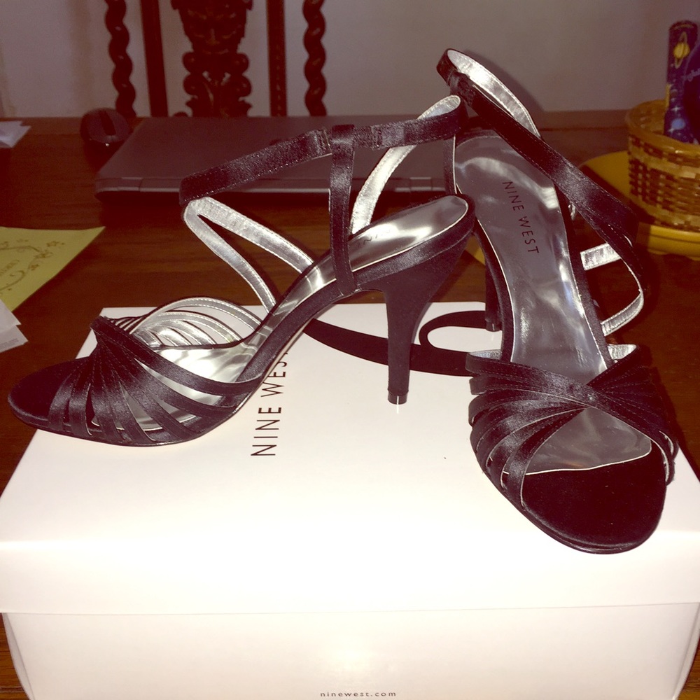 Nine West woman's size 6 black satin heels